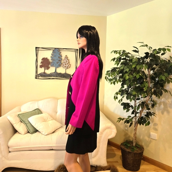Vintage Bernard Holtzman Woman's Business Suit, Black & Fuchsia, Size 12 - Picture 7 of 12